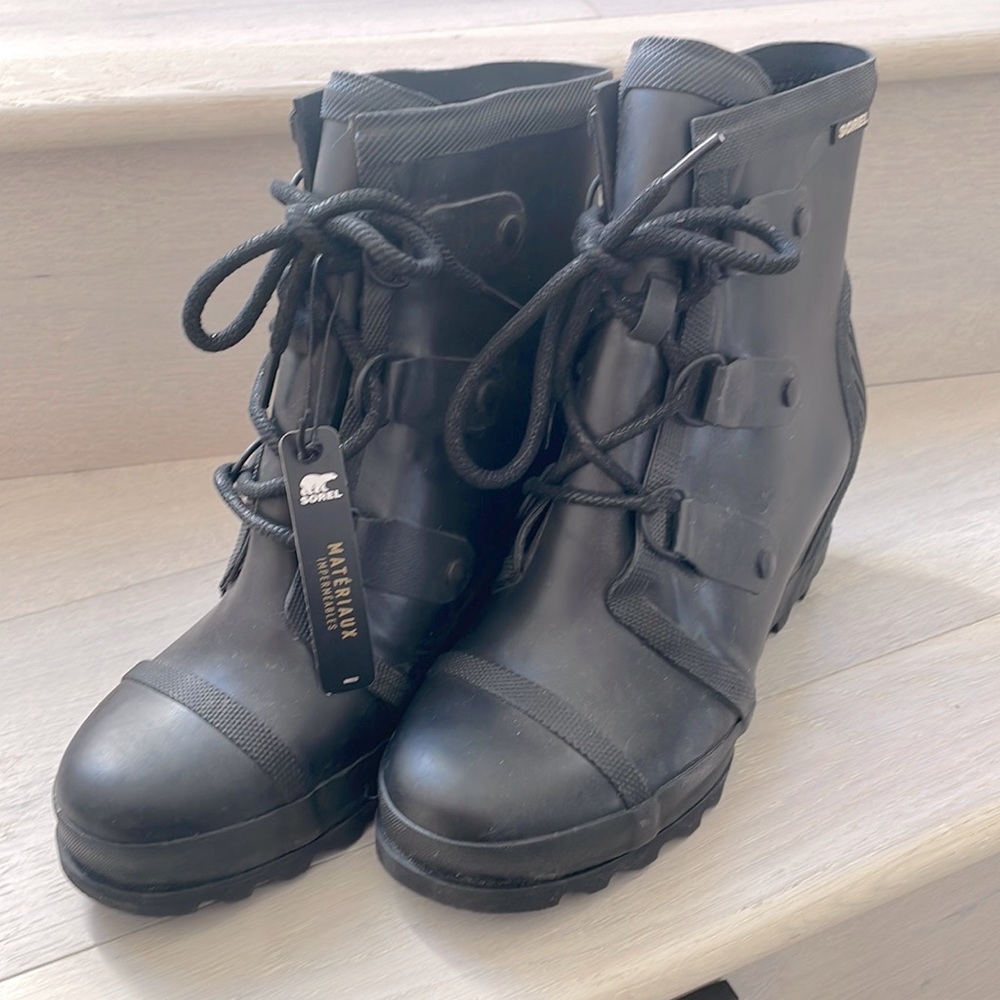 Sorel hard to find rubber lace up boot